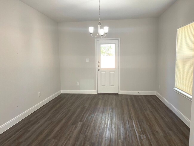 Building Photo - 5214 Mayle St