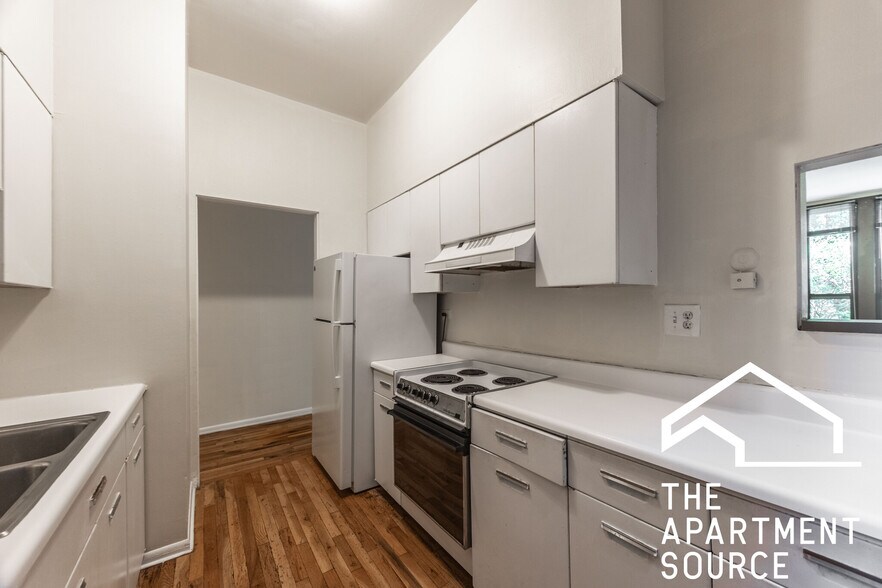 Building Photo - 1427 N Dearborn St