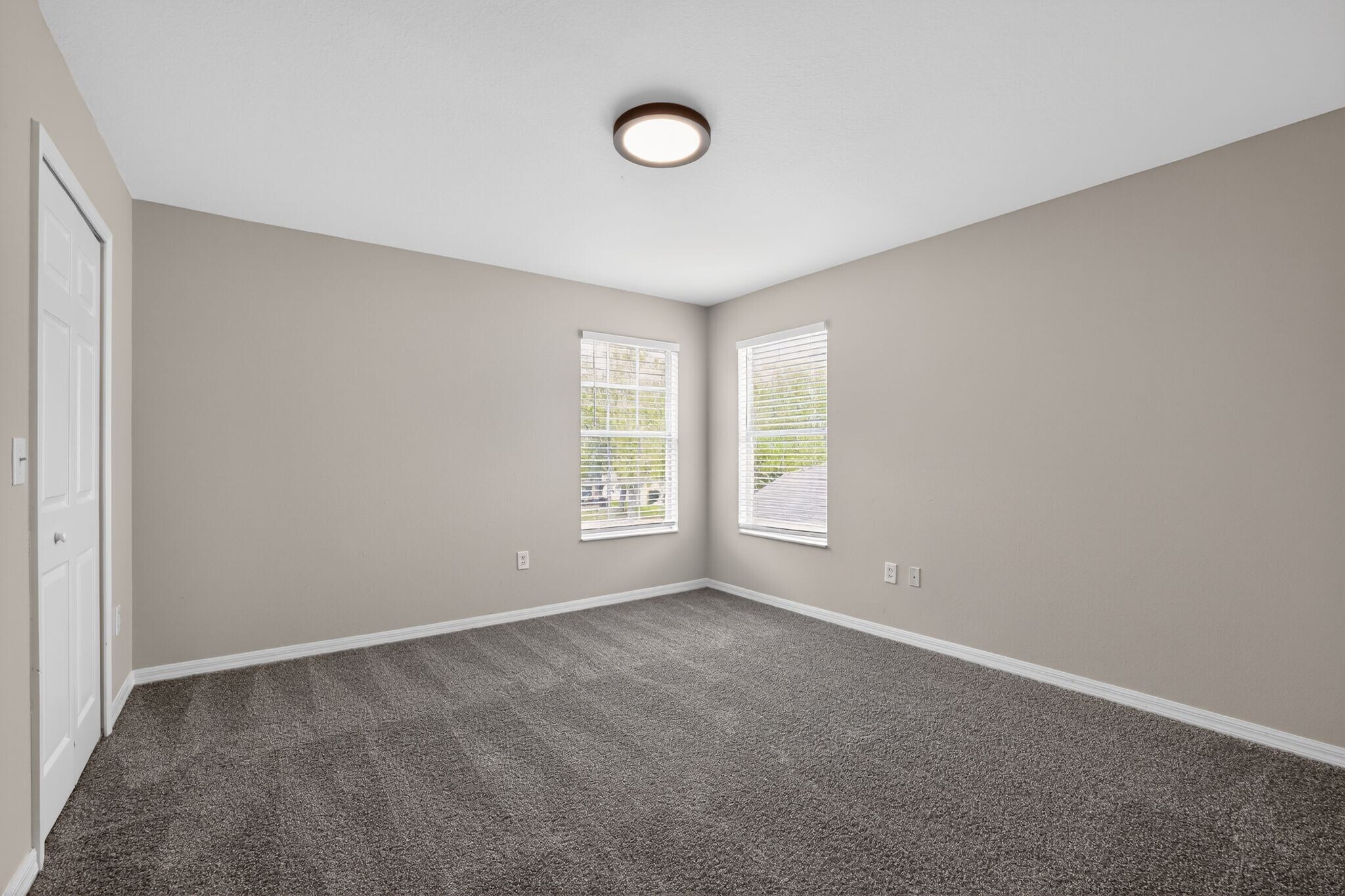 Building Photo - 10629 Shady Preserve Dr