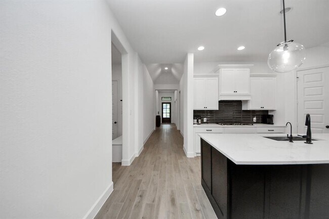 Building Photo - 210 W Netleaf Ct