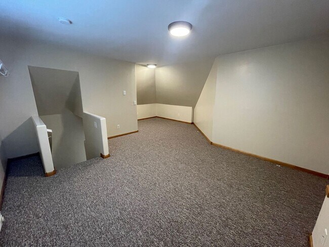 Building Photo - 416 N 15th Ave E