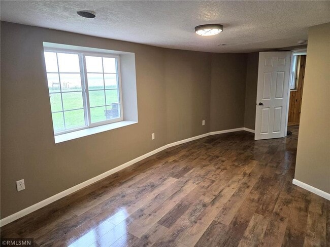 Building Photo - 3311 Interlachen Dr NE
