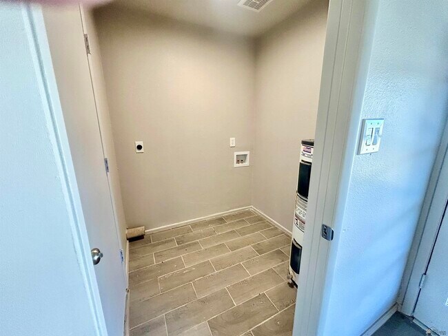 Building Photo - 1744 W 24th Dr