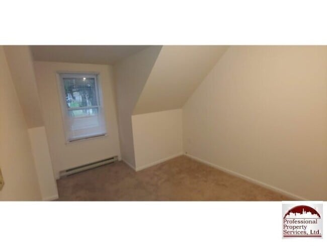 Building Photo - Country Living Near Commuter Routes