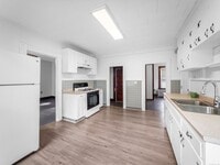 Building Photo - 634 High St