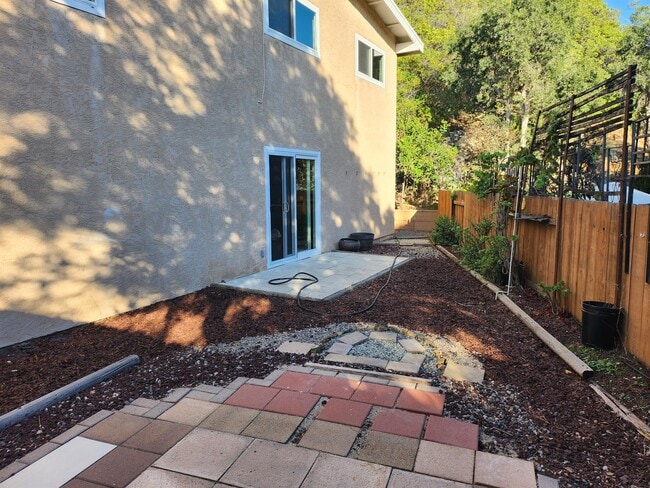 Building Photo - 3825 Polaris Dr