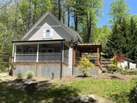 Building Photo - 251 Landwood Ln