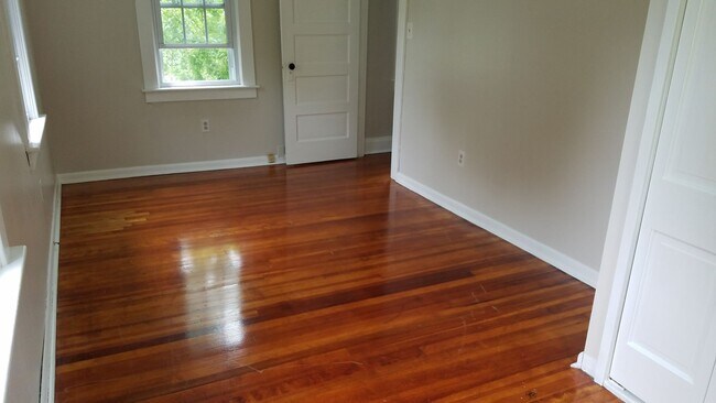 Building Photo - Apartment Available in Village of Liverpool