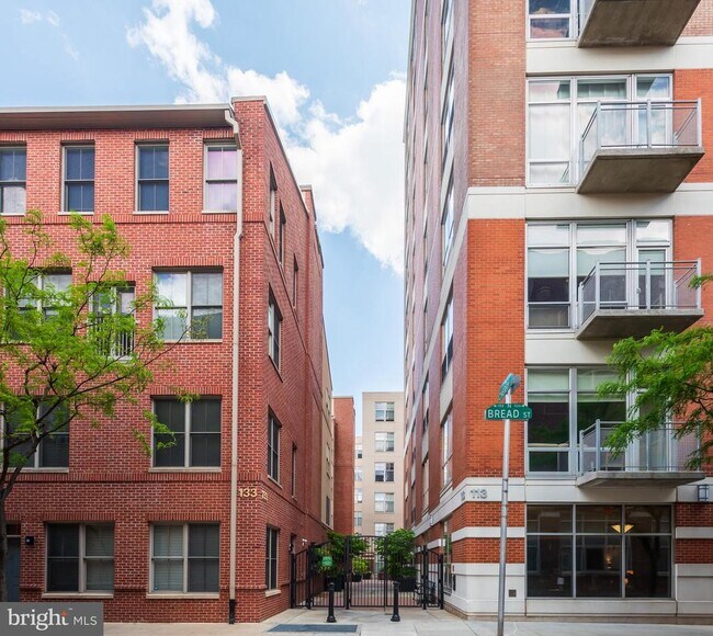 Building Photo - 133 N Bread St
