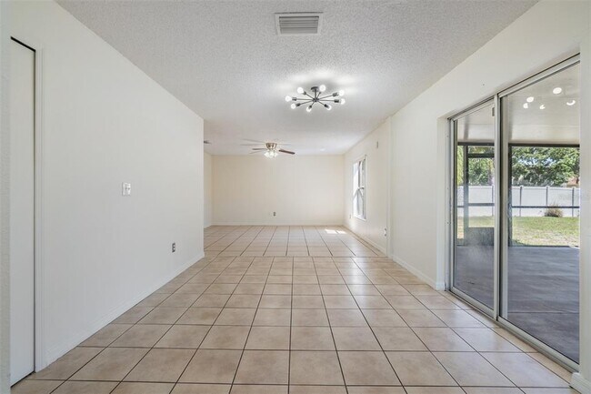 Building Photo - 2118 Ashley Lakes Dr
