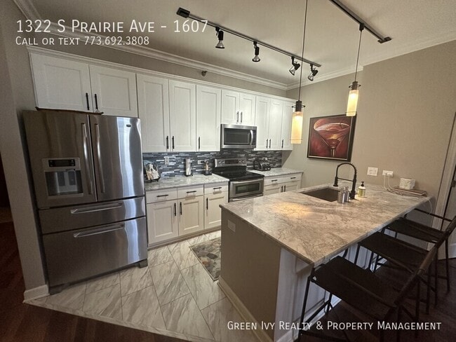 Building Photo - 1322 S Prairie Ave