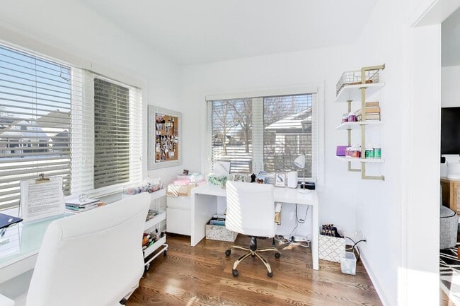 Building Photo - 229 N Myrtle Ave