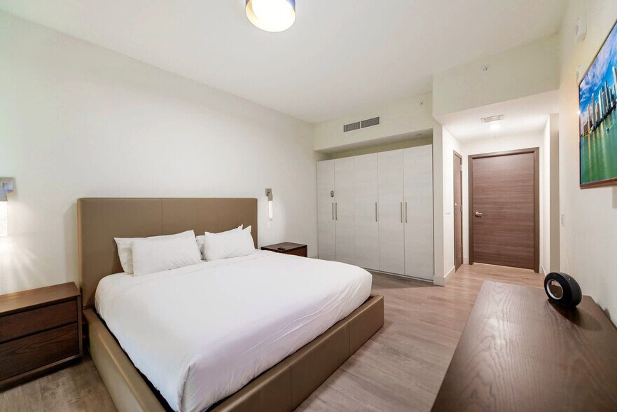 Building Photo - 777 N Ocean Dr