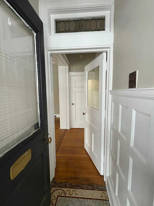 Building Photo - 509 Monroe Ave