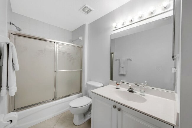 Building Photo - Fully Furnished Condo Rental in Desirable Imperial Golf Estates