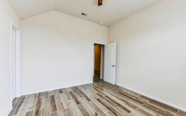 Building Photo - 23703 Early Maple Ct