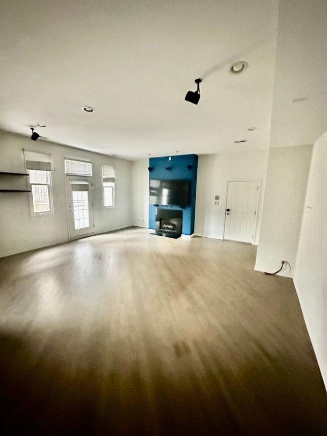 Building Photo - Huge 2 Bed 2 Bath New Construction Garden Condo in Rogers Park