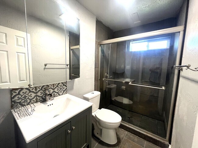 Building Photo - Stylish 2-Bedroom Home with Modern Upgrades!