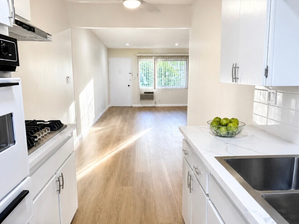 Building Photo - 351 Riverdale Dr