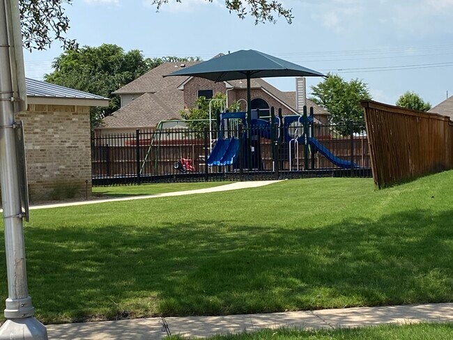 Building Photo - 2031 Trail Gln