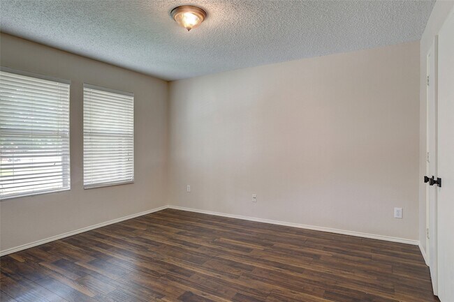 Building Photo - 4608 Cedar Crest Dr