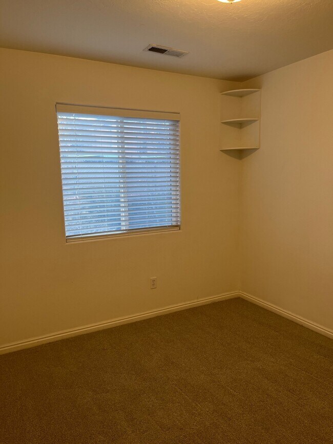 Building Photo - 1735 W 540 N