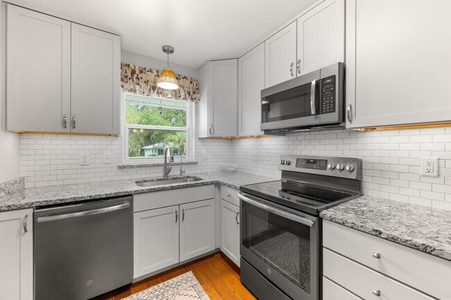 Building Photo - 1068 Mindello Ave