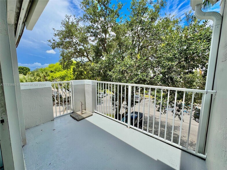 Building Photo - 677 NW 170th Ter