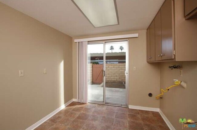 Building Photo - Spacious 4-Bedroom Condo in Indian Canyon ...