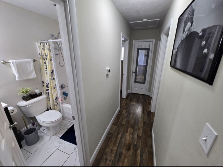 Building Photo - 6615 Winthrop Dr