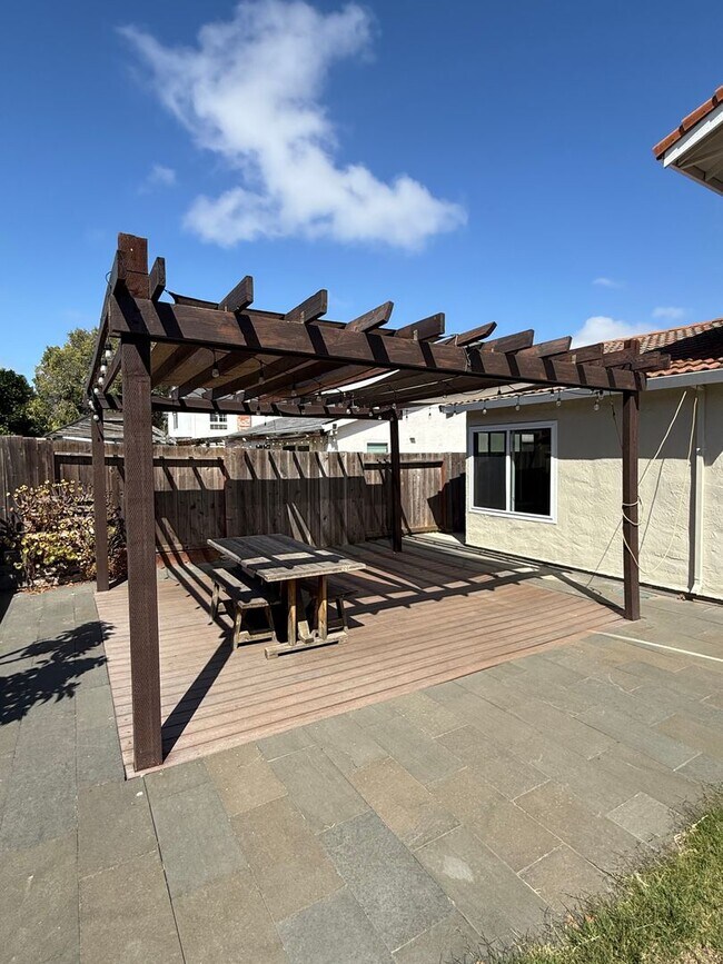 Building Photo - 32625 Lake Mead Dr