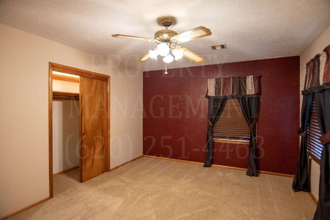 Building Photo - 3-Bed, 1.5-Bath with Detached Dual-Access ...