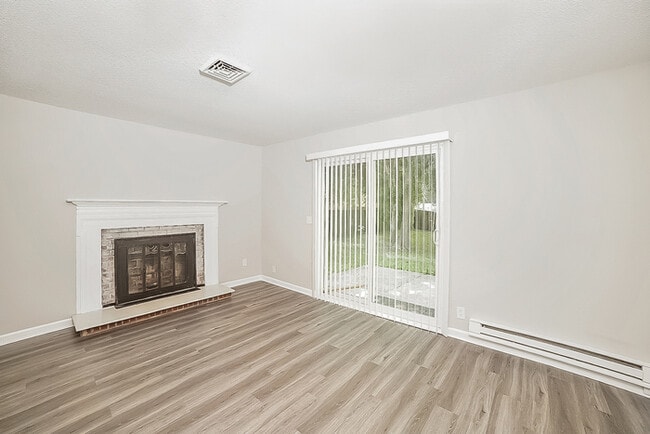 Building Photo - 1670 Village Pl