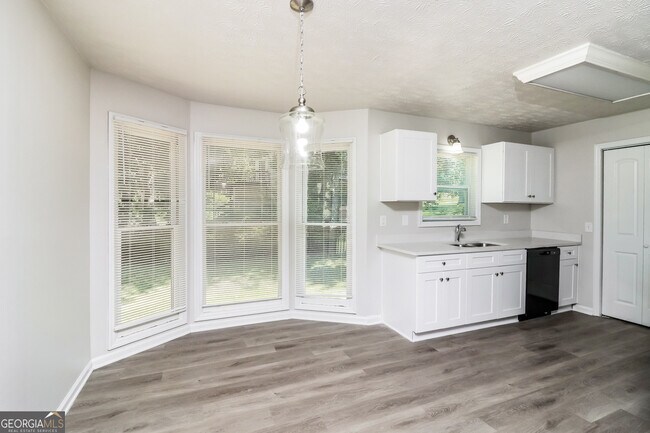 Building Photo - 3521 Stone Ridge Dr