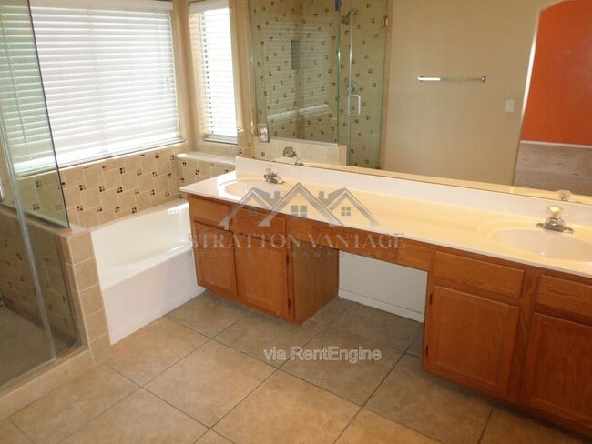 Building Photo - 1641 W Orchid Ln