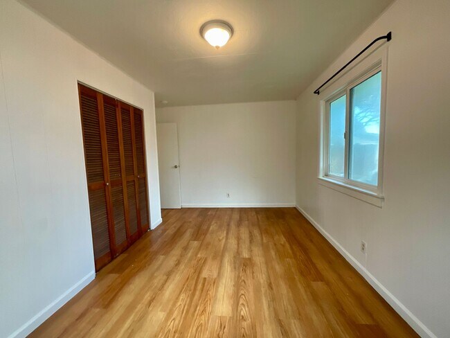 Building Photo - Beautiful, Bright & Airy Beach House--3Bed...