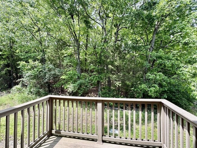 Building Photo - Nice 2 bedroom townhome close to I-49