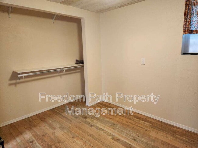 Building Photo - 20 Lilac Ln