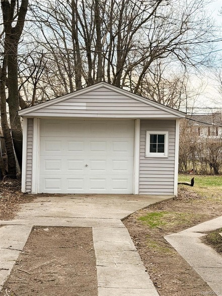 Building Photo - 19457 Evergreen Rd