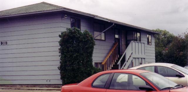 Primary Photo - 913-921 Rogers