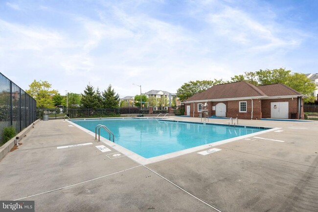 Building Photo - 2372 Woodland Pond Ln