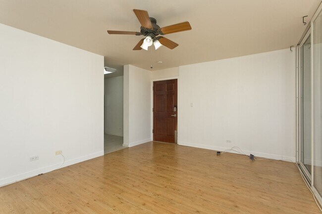 Building Photo - 1402 Piikoi St