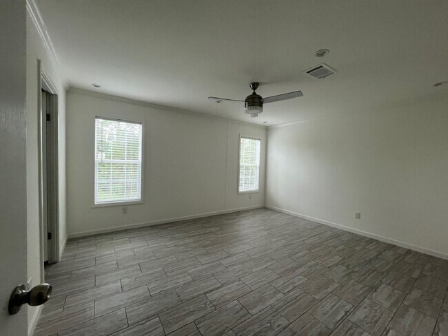 Building Photo - 24 Eland Dr