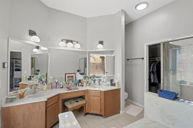 Building Photo - 2926 Lakefield Way