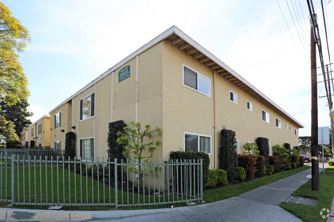 Building Photo - 1202-1210 E Borchard Ave