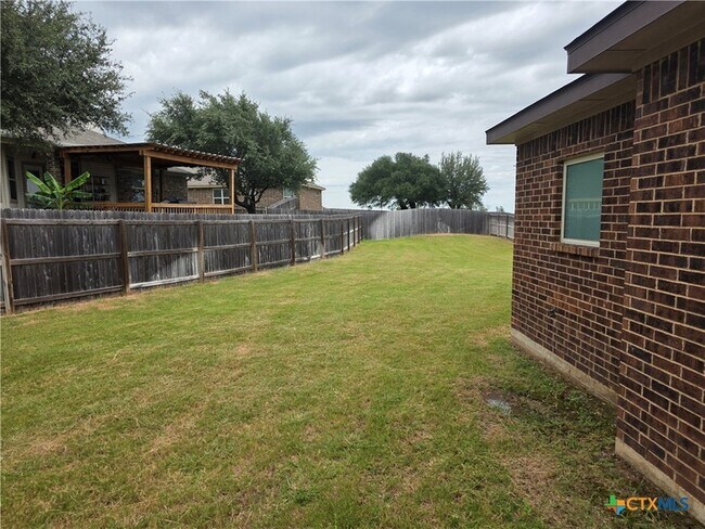 Building Photo - 1713 Risen Star Ln
