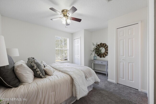 Building Photo - 334 Scrub Jay Dr