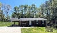 Building Photo - 3 Bedroom House in Campbell County