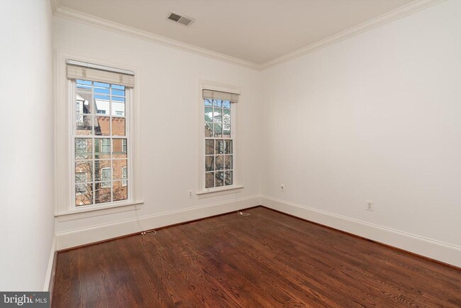 Building Photo - 720 Carpenter Rd