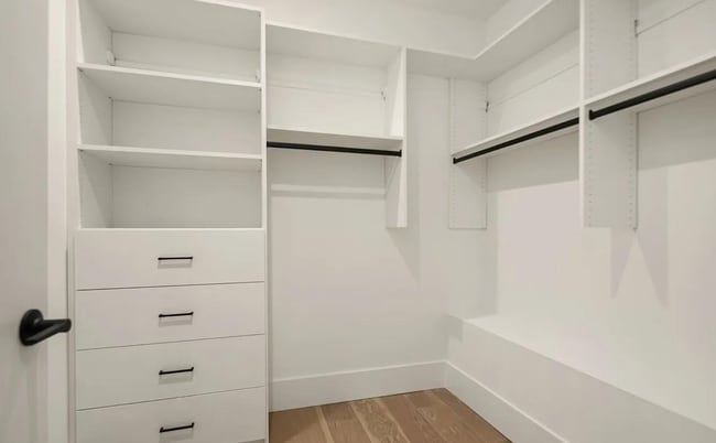 Building Photo - 421 14th Ave W